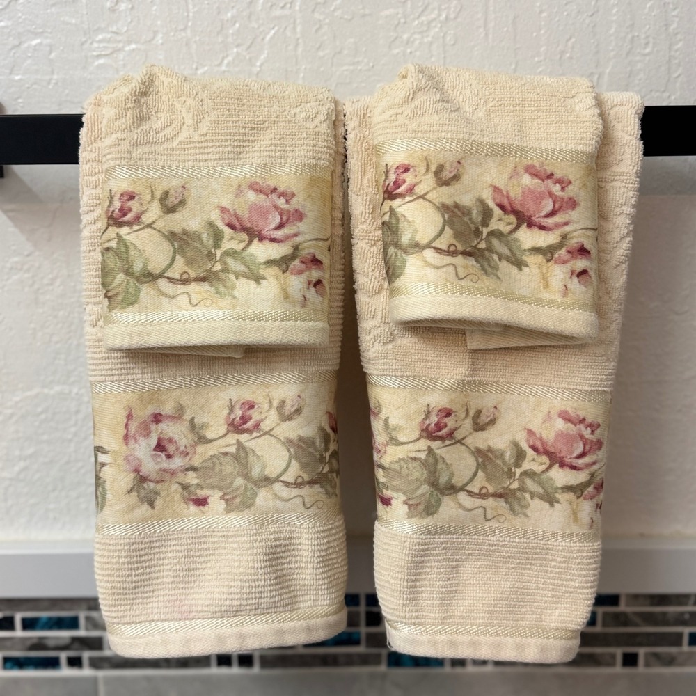 Croscill Home Fashions Floral Rose Hand Towel & Washcloth Set of 4 Cream Cotton